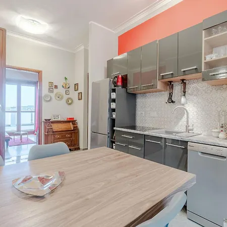 Guesthost - Mm Carducci Comfy With Terrace