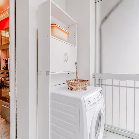 Guesthost - Mm Carducci Comfy With Terrace Турин